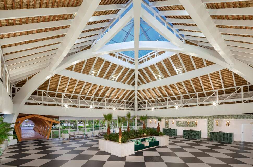 Een foto van het interieur van Grand Sirenis Punta Cana Resort
