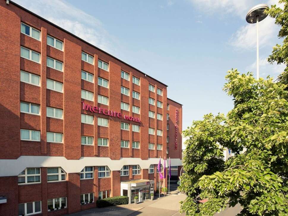 Een foto van de buitenkant van Mercure Hotel Duisburg City