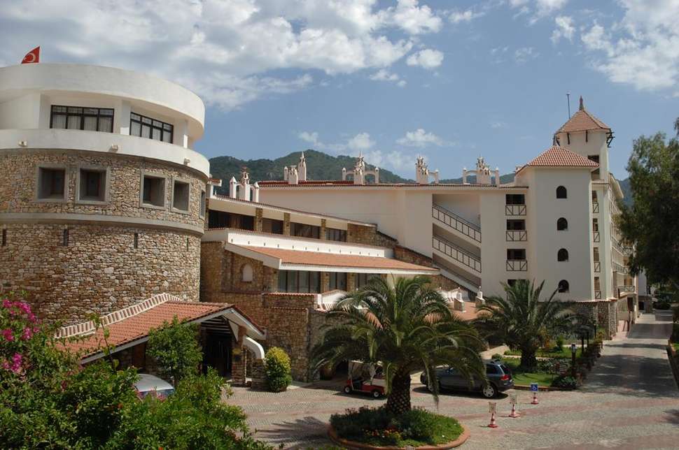 Een foto van de buitenkant van Marti Resort