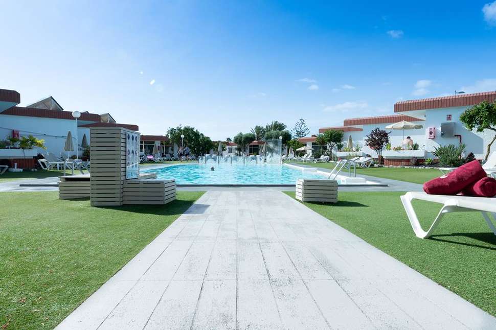 Een foto van het zwembad bij Bungalows Dona Rosa