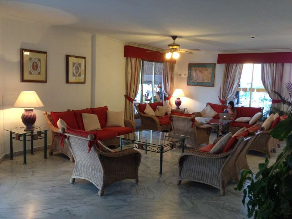 Een foto van het interieur van Aparthotel Neptuno