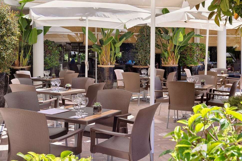Een foto van het terras bij H10 Vintage Salou
