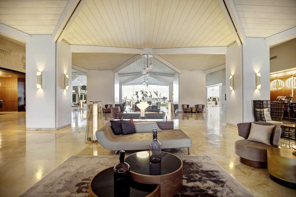 Een foto van het interieur van Royalton Blue Waters