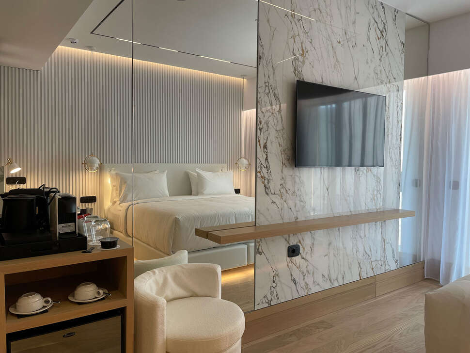 Ein Foto Ethereal White Resort