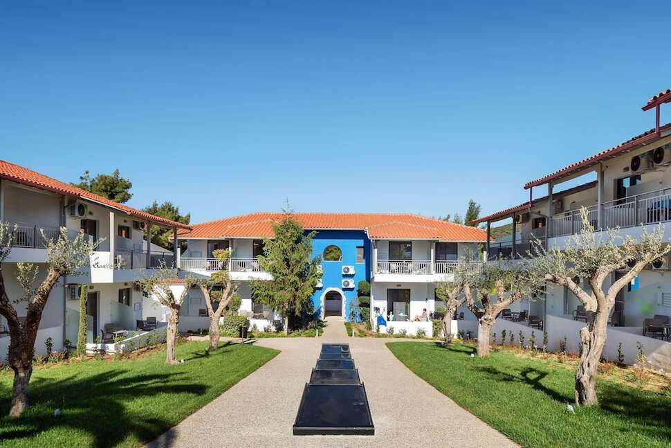 Ein Foto von der Außenansicht des Philoxenia Hotel