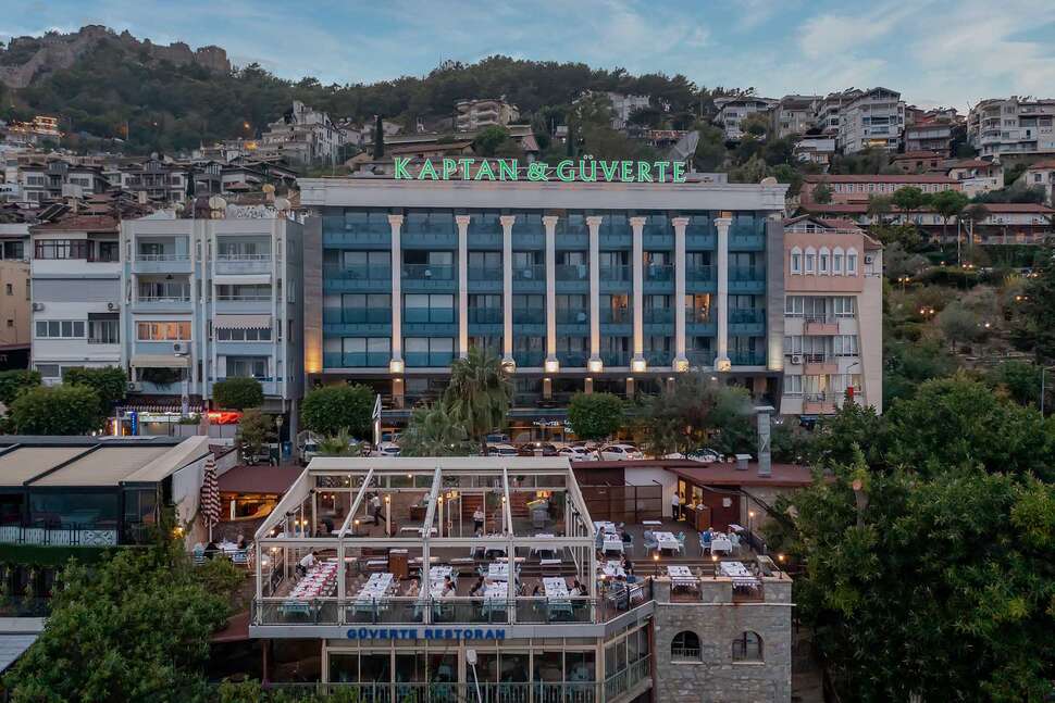Een foto van de buitenkant van Kaptan Hotel
