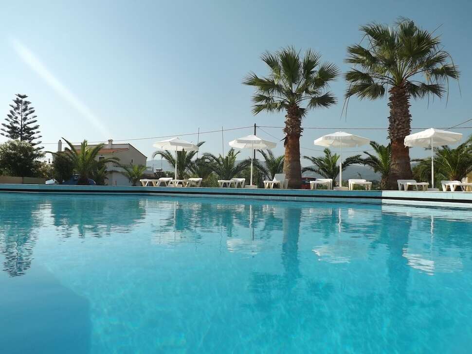 Een foto van het zwembad bij Leonidas Hotel & Studios