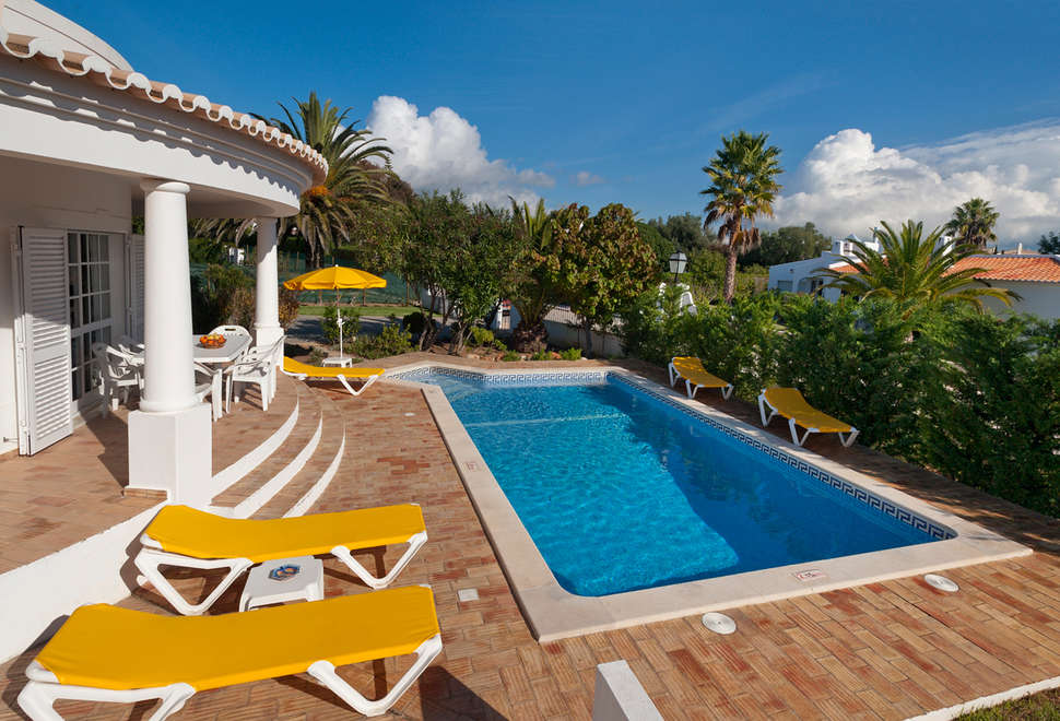 Ein Foto vom Pool im Rocha Brava Resort