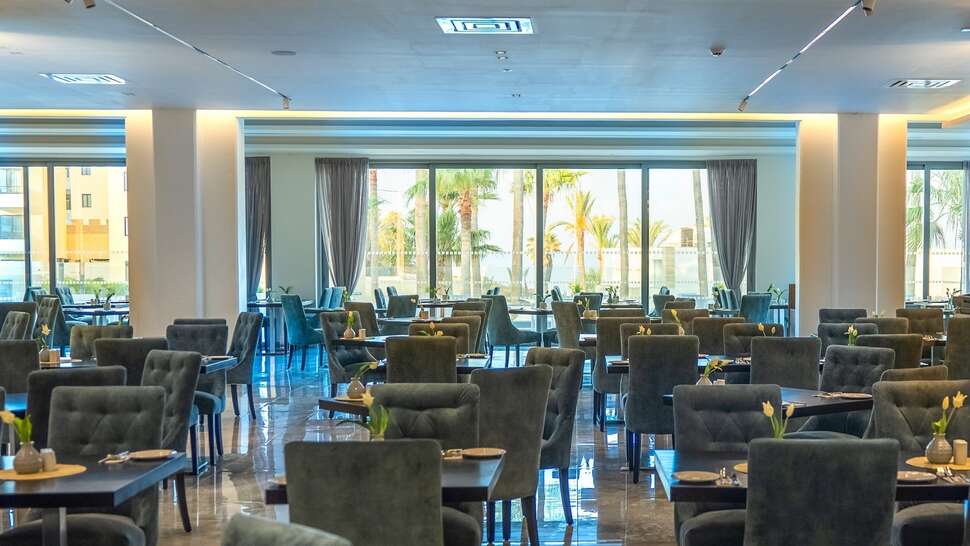Een foto van de faciliteiten bij St. George Hotel Spa & Beach Resort