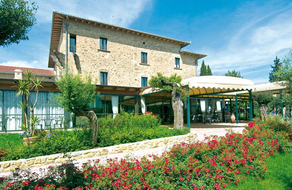 Een foto van de buitenkant van Hotel Villa Paradiso Village