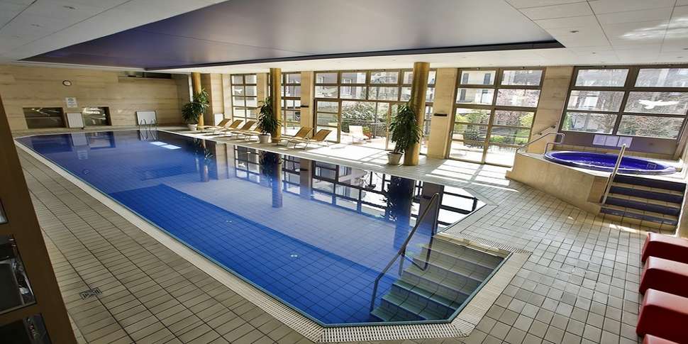 Een foto van het zwembad bij Aparthotel Adina Budapest