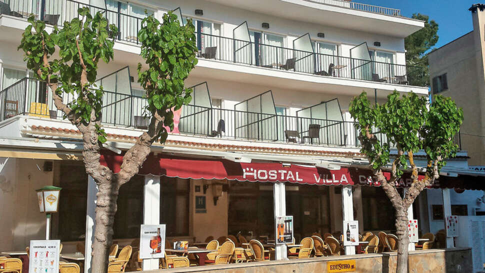 Een foto van de buitenkant van Hotel Villa Cati