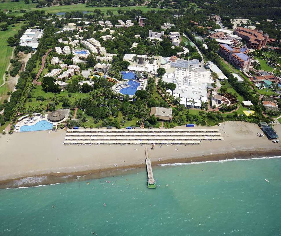 Een foto van het zwembad bij TUI Magic Life Belek
