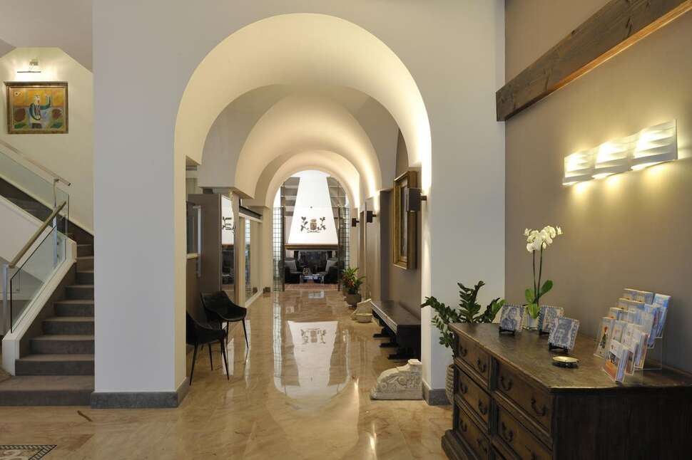 Een foto van het interieur van Hotel Principe di Villafranca