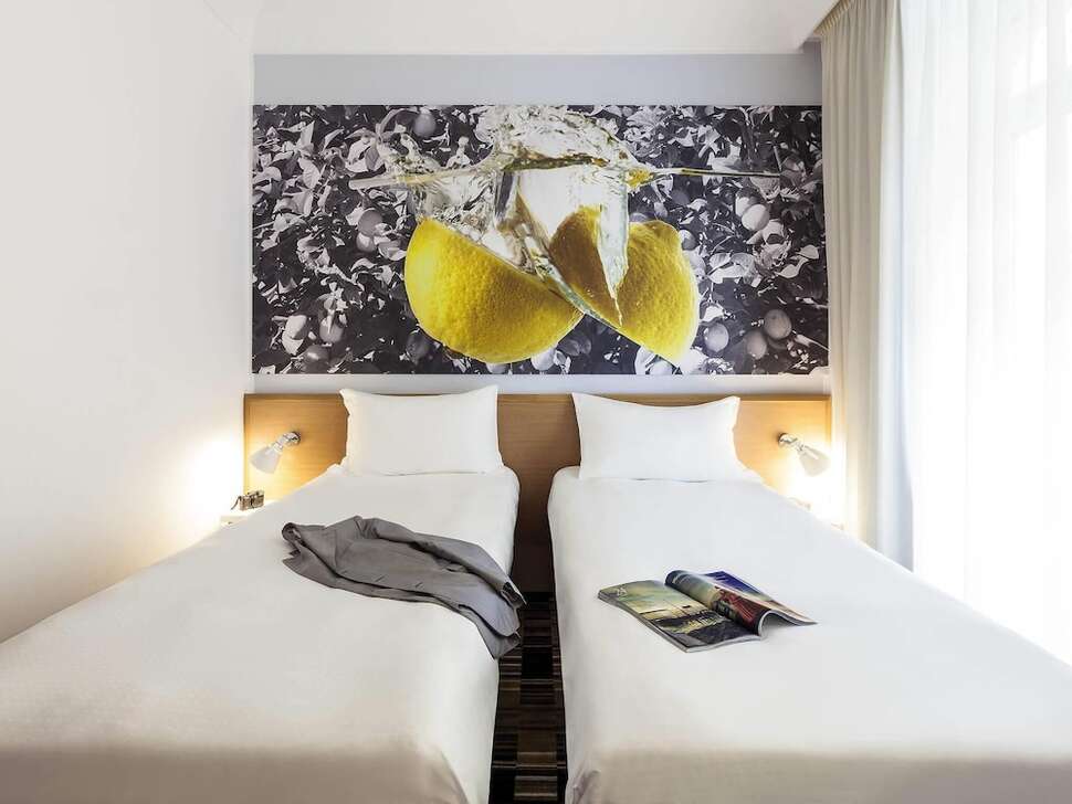 Ein Foto Ibis Styles Napoli Garibaldi