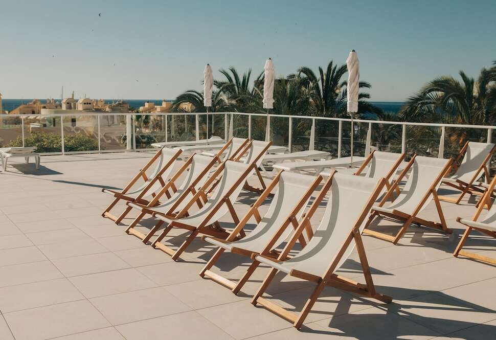 Een foto van het terras bij Hotel Alay