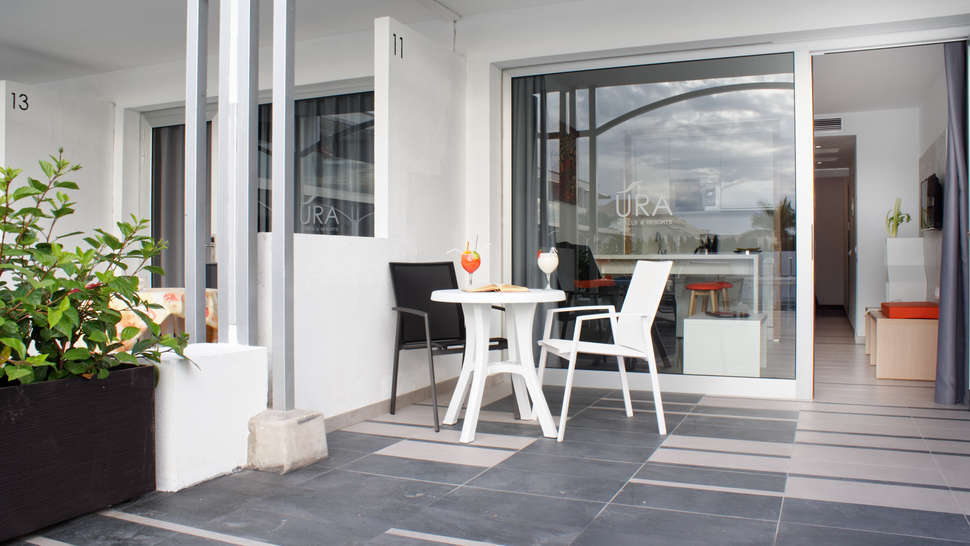 Ein Foto von der Terrasse im Ura Lara Adults Only