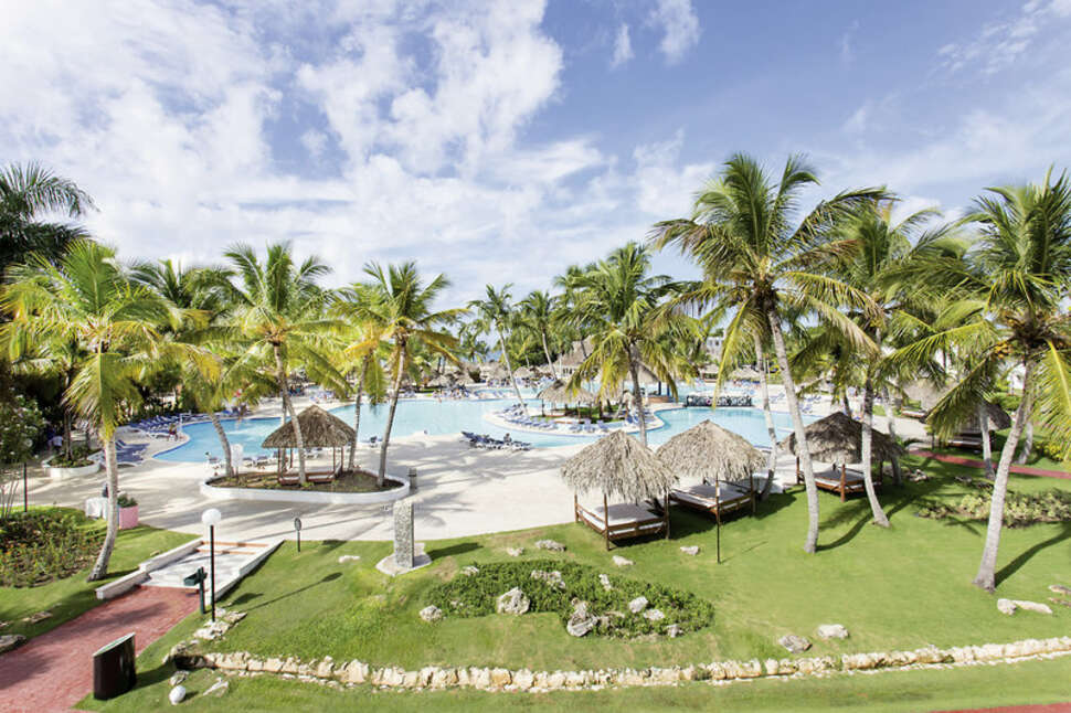Een foto van het zwembad bij Sunscape Dominicus La Romana