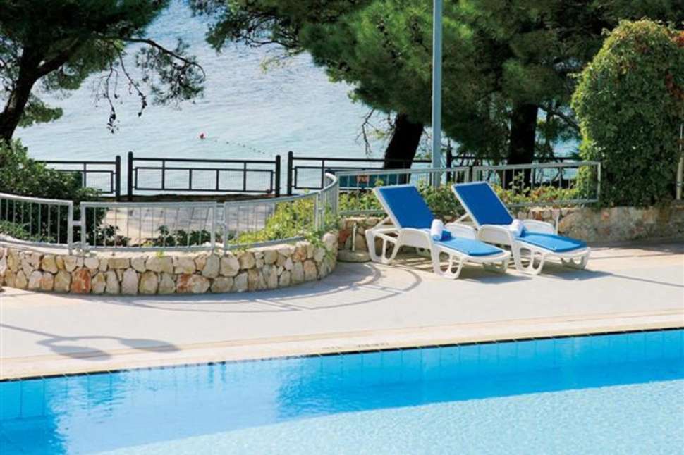 Een foto van het zwembad bij Bluesun Hotel Borak
