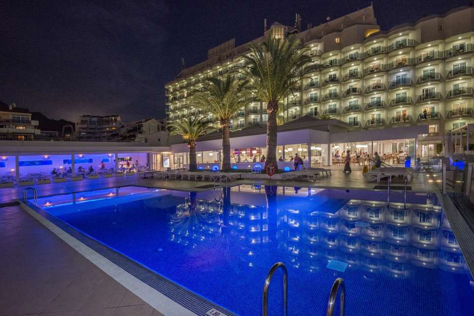 Een foto van het zwembad bij Hovima Costa Adeje