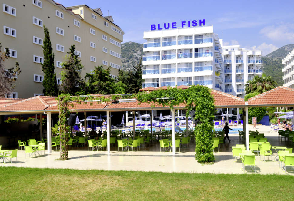 Een foto van de buitenkant van Blue Fish Hotel