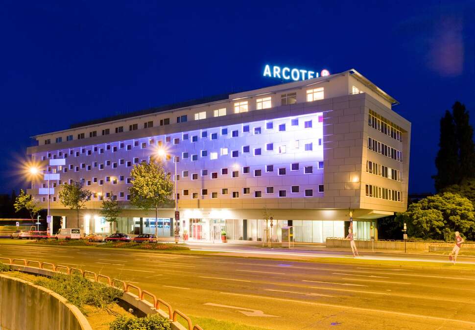 Ein Foto von der Außenansicht des Arcotel Kaiserwasser