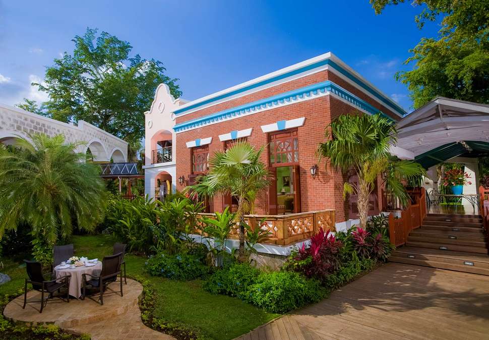 Ein Foto von der Außenansicht des Beaches Negril Resort & Spa
