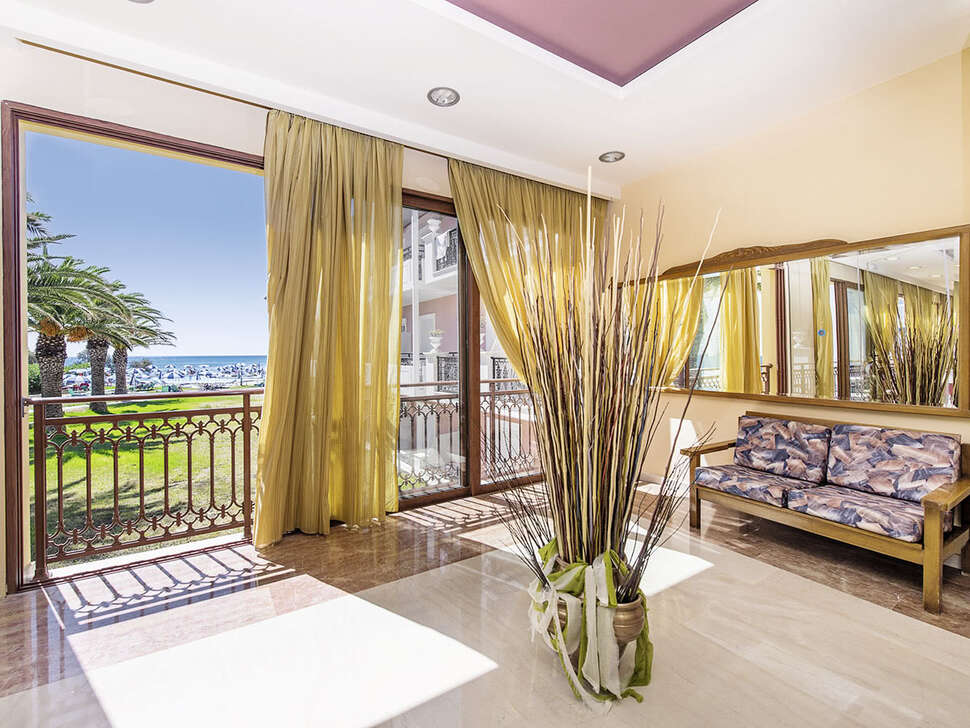Een foto van het interieur van Astir Beach Hotel