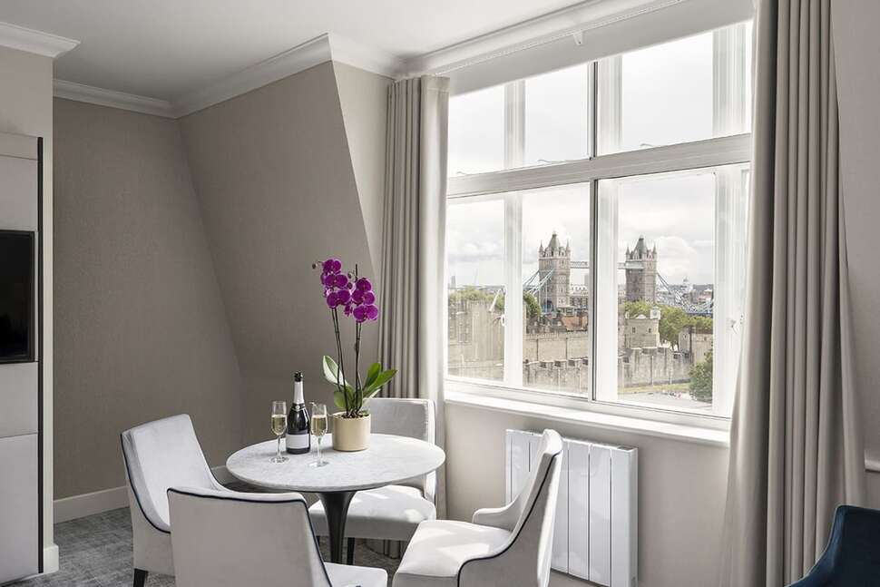 Ein Foto Tower Suites by Blue Orchid Hotels