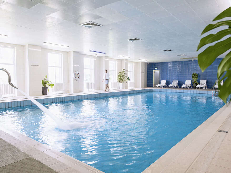 Ein Foto vom Pool im Ahorn Waldhotel Altenberg