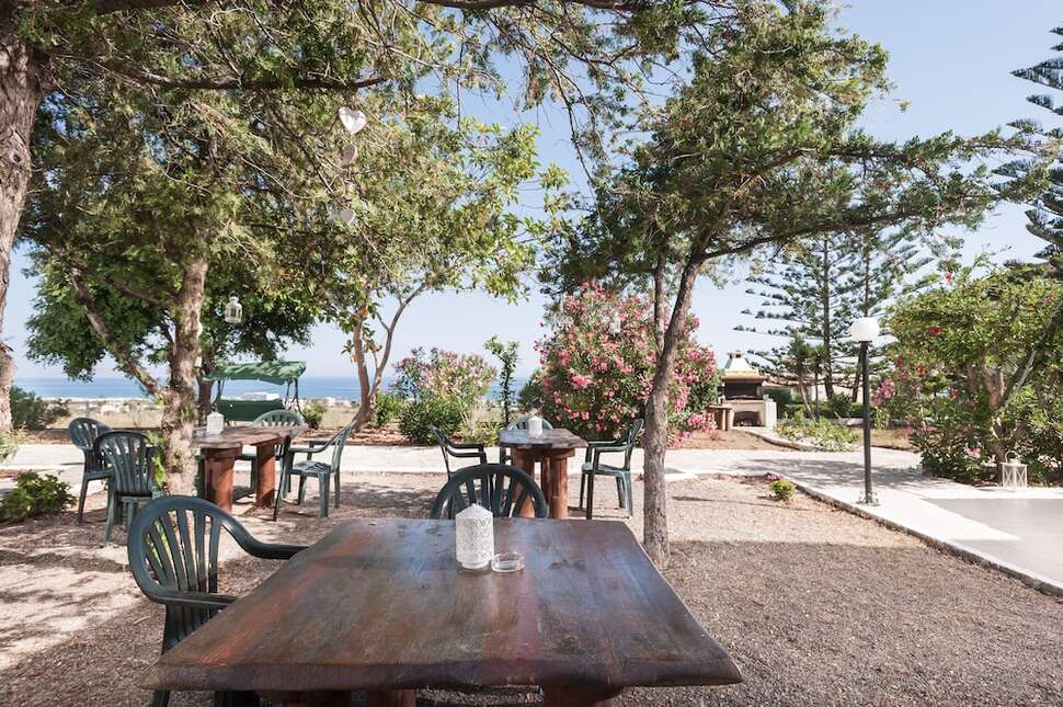 Ein Foto von der Terrasse im Panorama Seaview Apartments