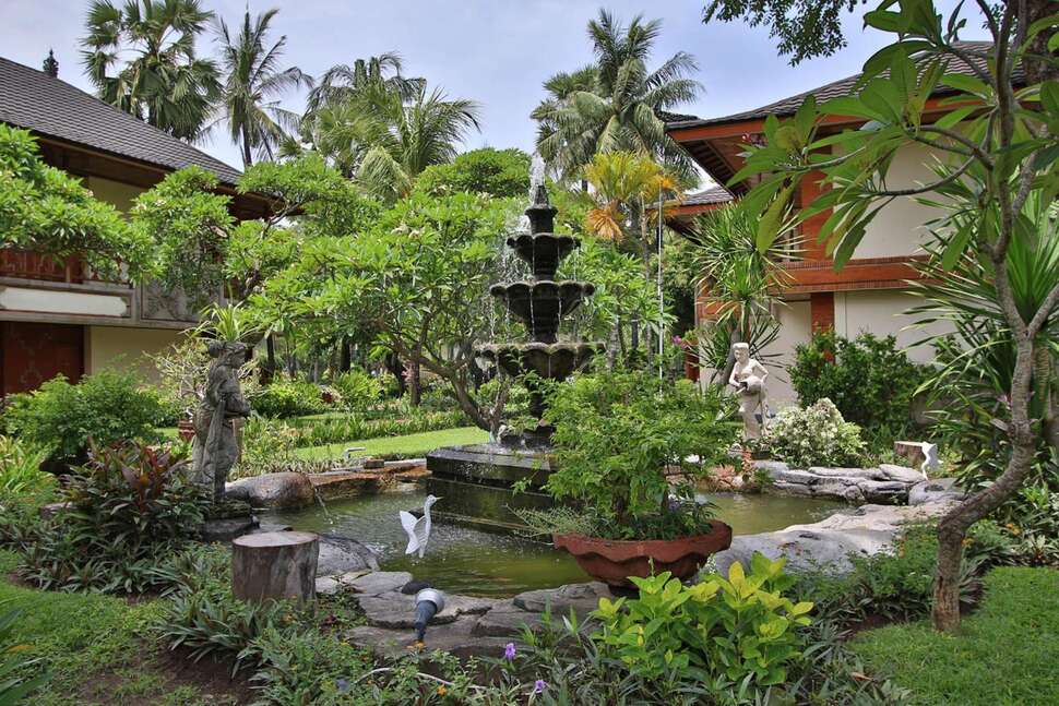 Een foto van de buitenkant van The Jayakarta Bali