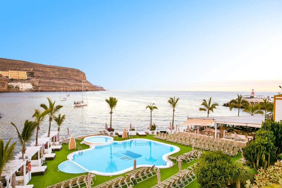 Een foto van een overzicht van Hotel Livvo Puerto de Mogan
