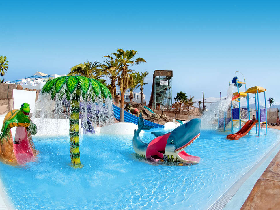 Een foto van het zwembad bij HL Aparthotel Paradise Island