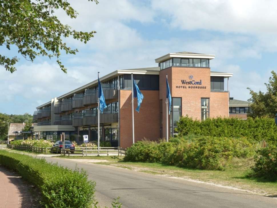 Een foto van de buitenkant van Fletcher Hotel-Restaurant Noordsee-Ameland