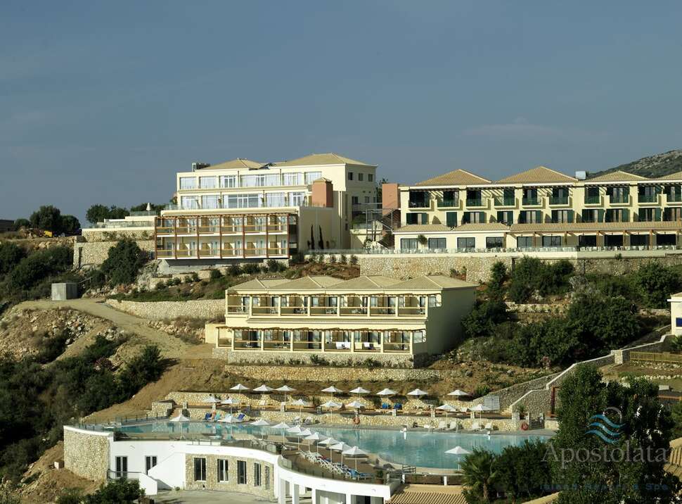 Een foto van het zwembad bij Apostolata Island Resort & Spa