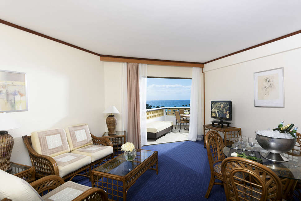 Een foto van Constantinou Bros Athena Royal Beach Hotel