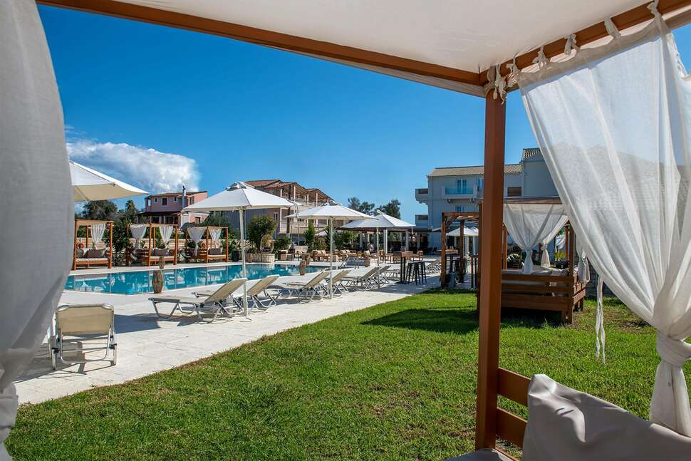 Een foto van het zwembad bij Ekati Mare Boutique Resort