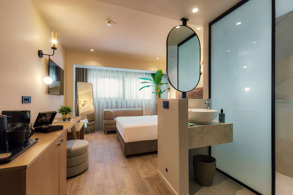 Een foto van Enorme Epavli Urban Living