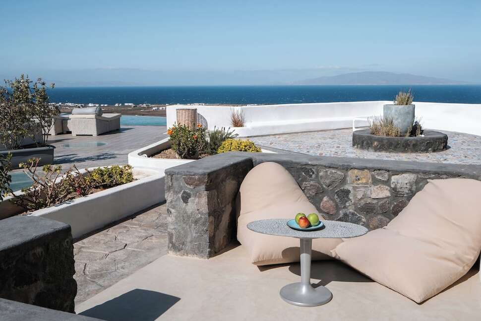 Een foto van Danae Suites Santorini