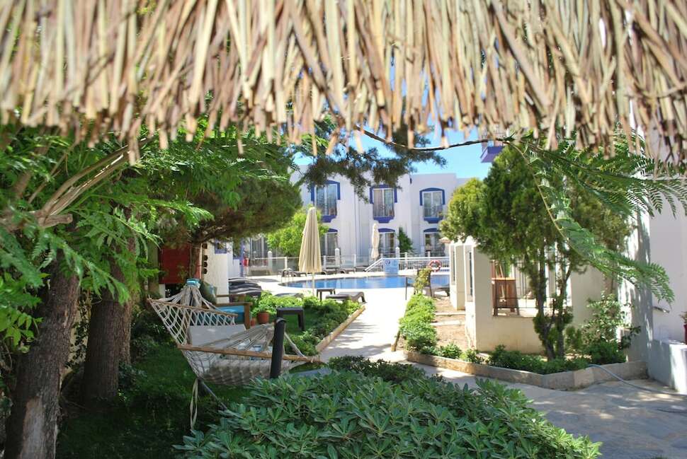 Ein Foto von der Terrasse im Serpina Hotel