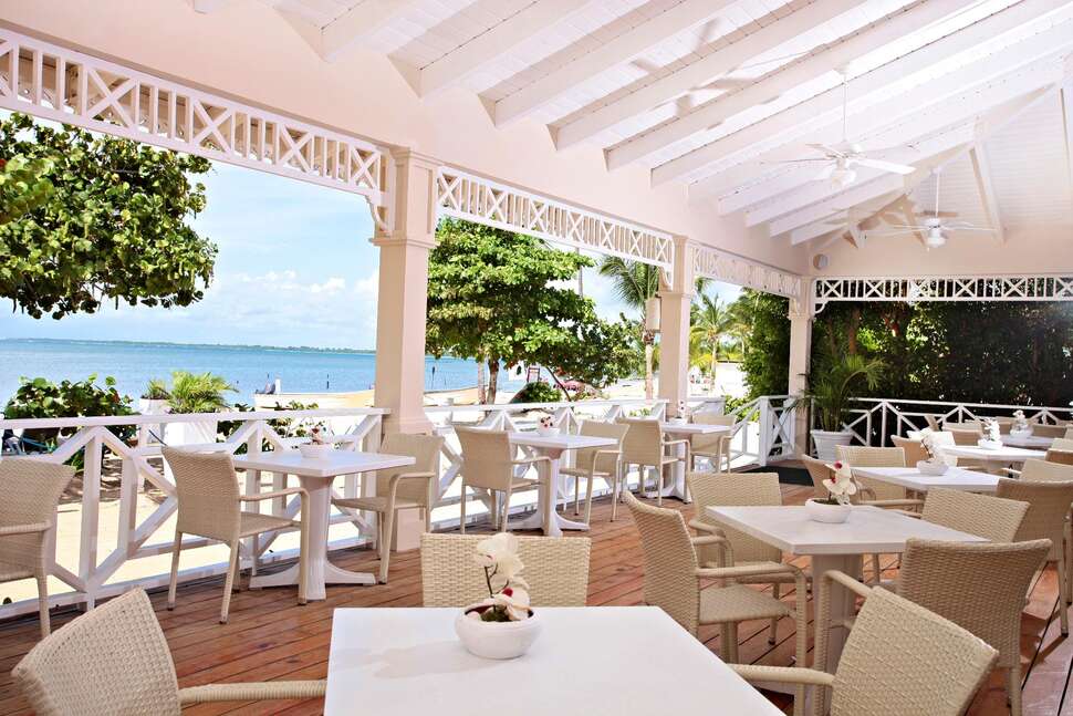 Een foto van het terras bij Grand Bahia Principe La Romana