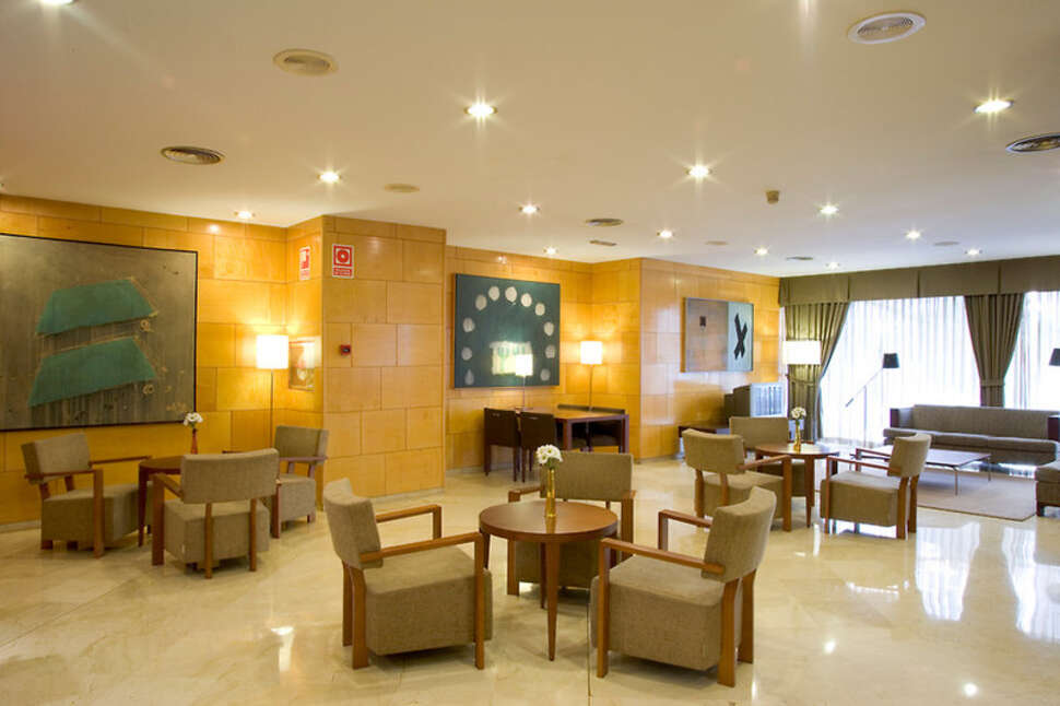 Een foto van het interieur van NH Ciudad de Valencia