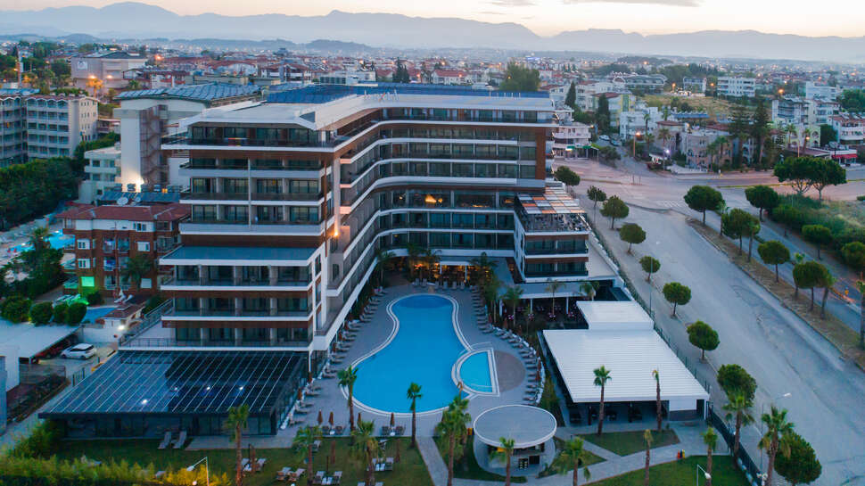 Een foto van het zwembad bij Alexia Resort & Spa