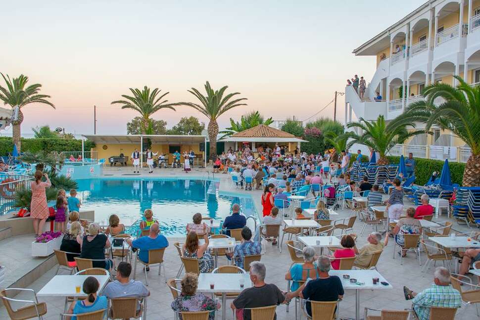 Een foto van het zwembad bij Poseidon Beach Hotel