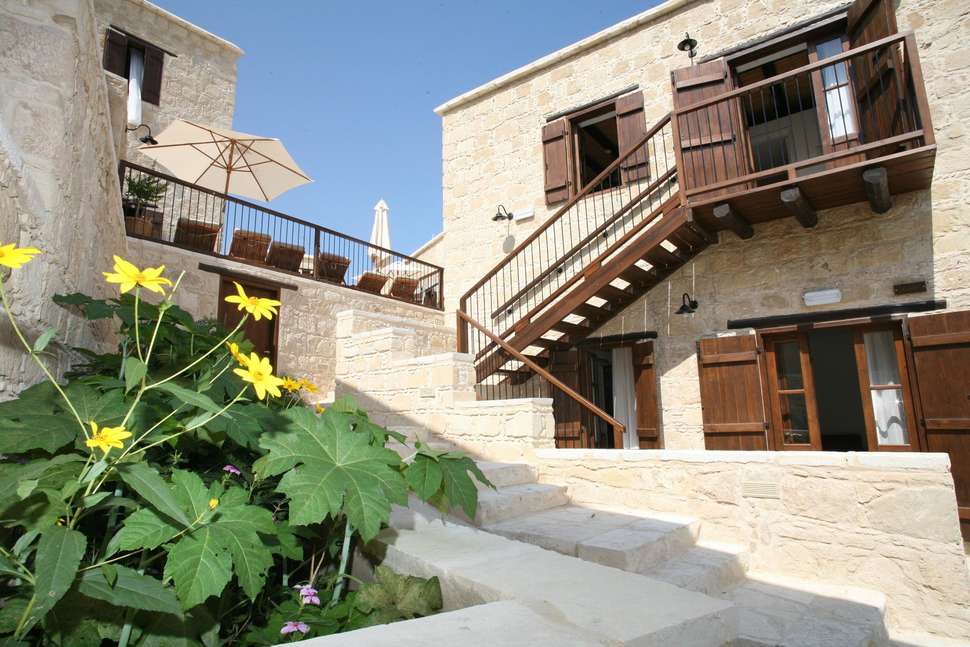 Een foto van de buitenkant van Leonidas Village Houses