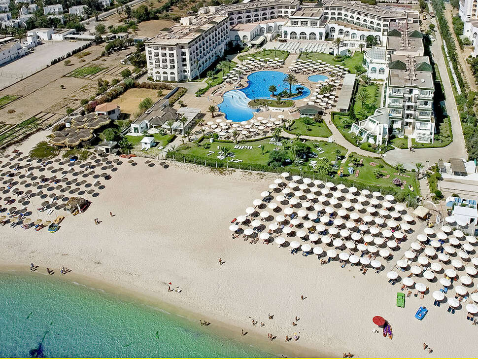 Ein Foto von der Außenansicht des El Mouradi Palm Marina