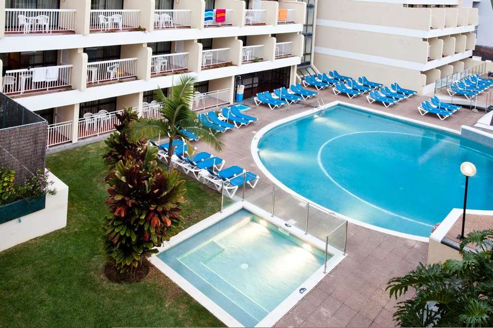 Een foto van het zwembad bij Alto Lido Hotel