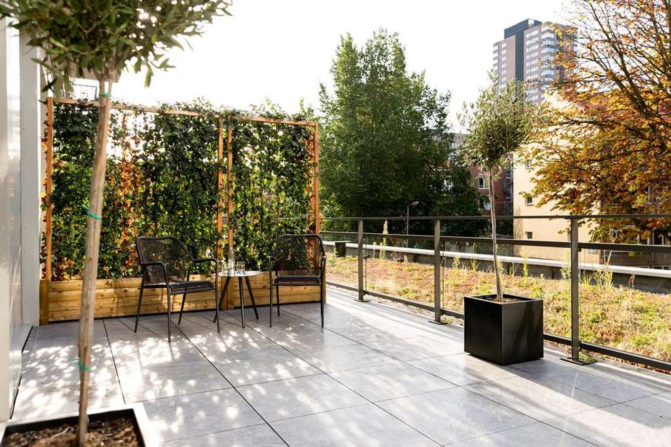 Een foto van het terras bij The Slaak Rotterdam