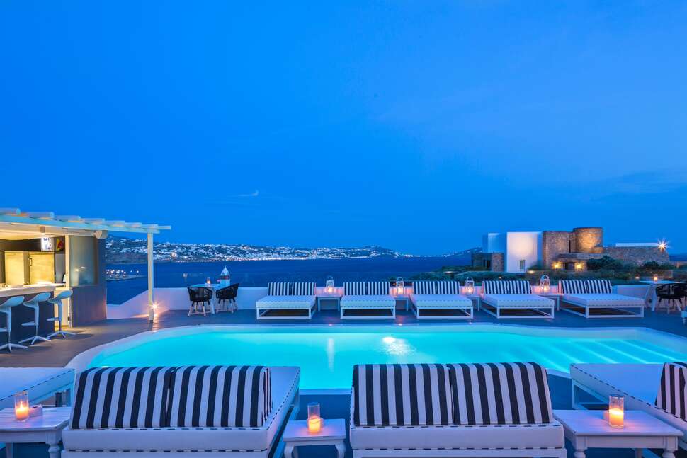 Een foto van het zwembad bij Mykonos Princess Hotel